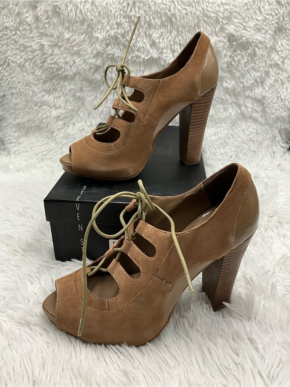 Steve Madden Bicker Heels Size 7 Tan Suede Leather Lace-Up Peep Toe Block Heels